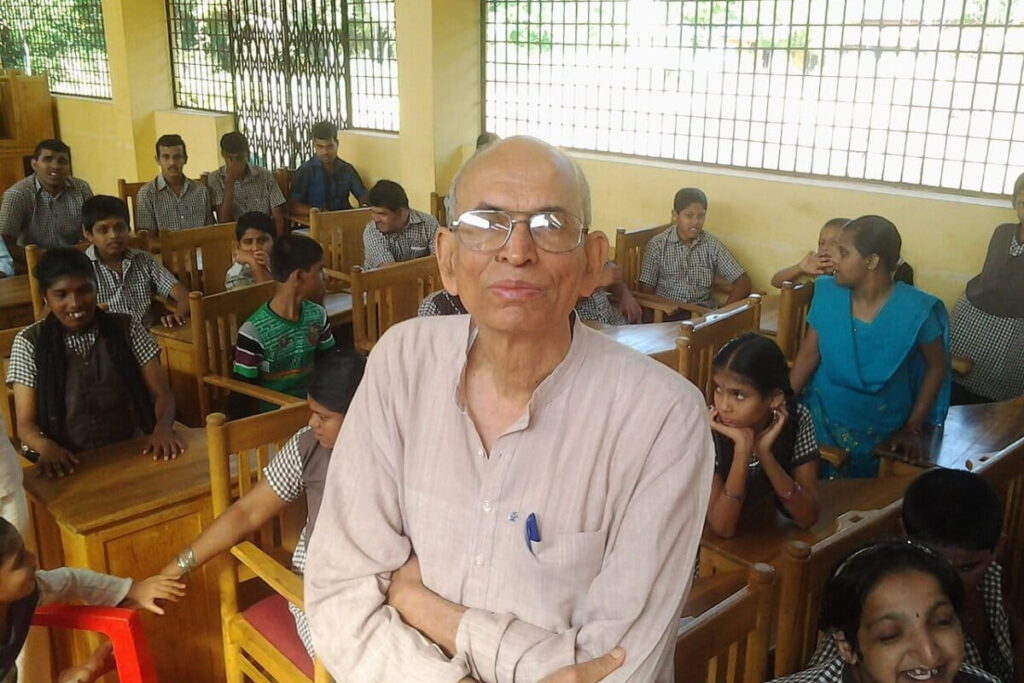 Madhav_Gadgil_at_Kasaragod_3-1200x800