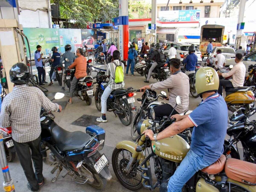 petrol-pump-queue