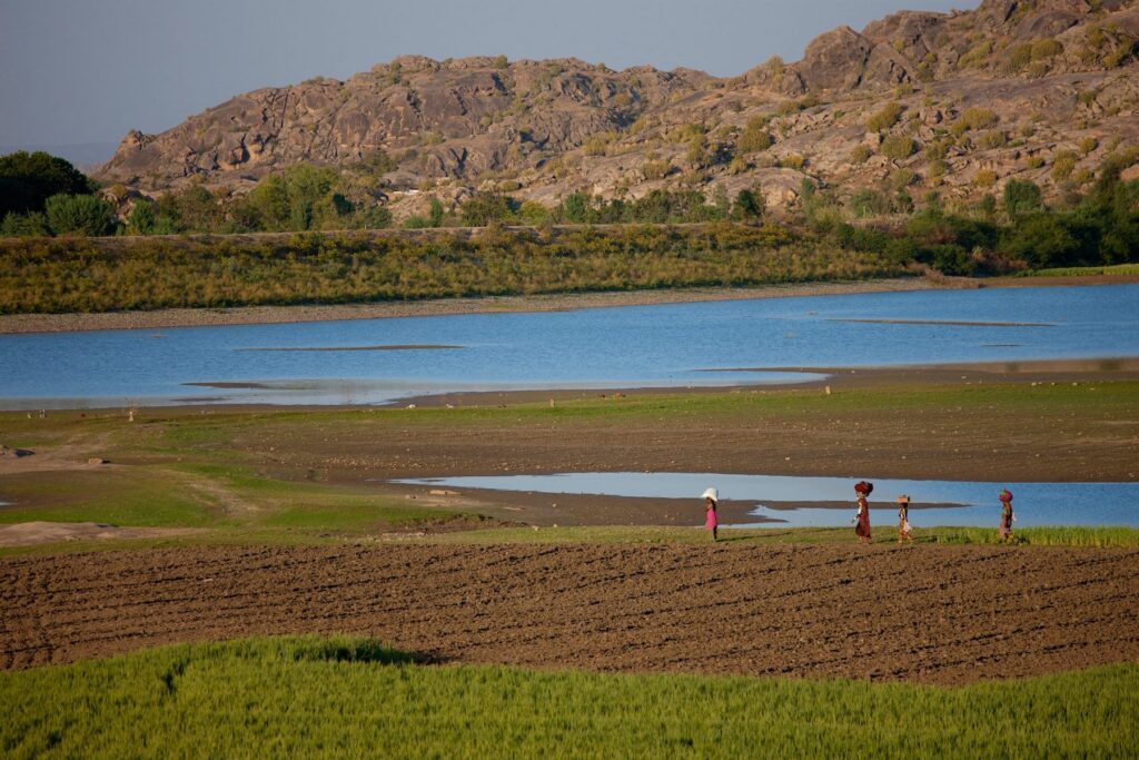 Agricultural-workers-Aravalli-mountain
