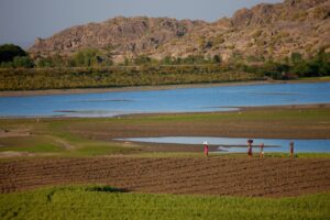 Agricultural-workers-Aravalli-mountain