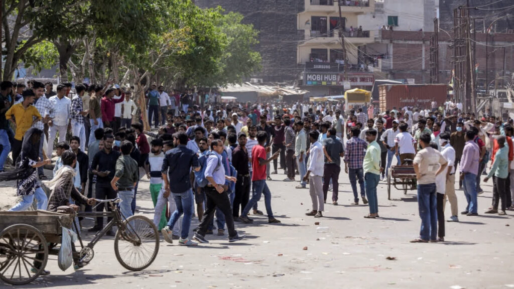 Noida-workers-protest