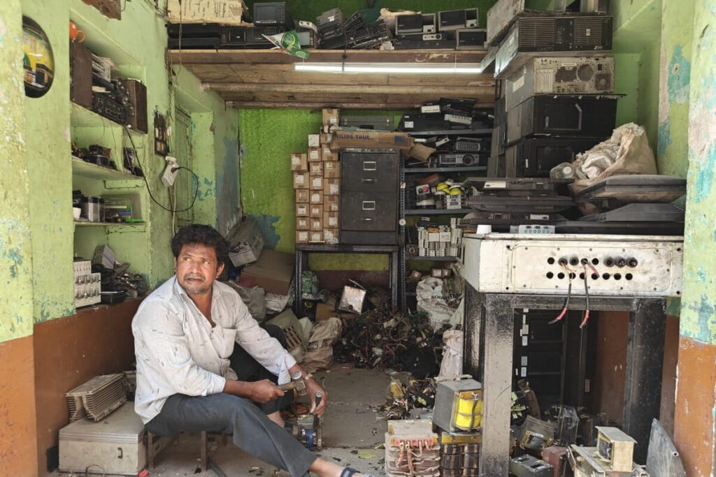 Informal-recycling-at-street-in-Bengaluru-to-extract-copper-iron-and-aluminium-from-CPUs