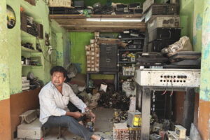 Informal-recycling-at-street-in-Bengaluru-to-extract-copper-iron-and-aluminium-from-CPUs