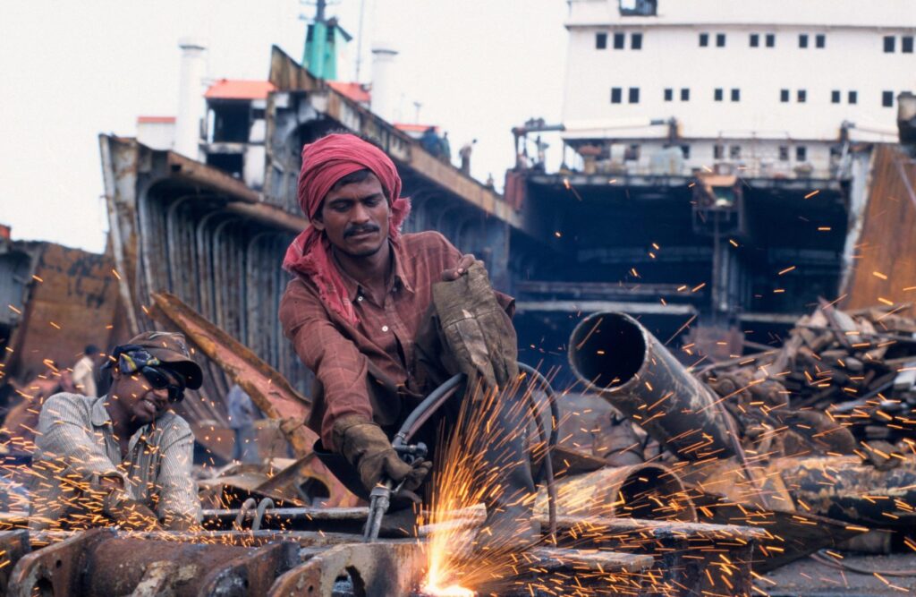 Mumbai-shipbreaking-shipyard