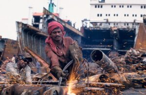 Mumbai-shipbreaking-shipyard