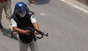 bihar-constable-suspended-after-using-ak-47-at-student-protest