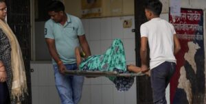 old woman hospital heat stress