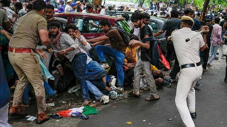 protestors lathichagre