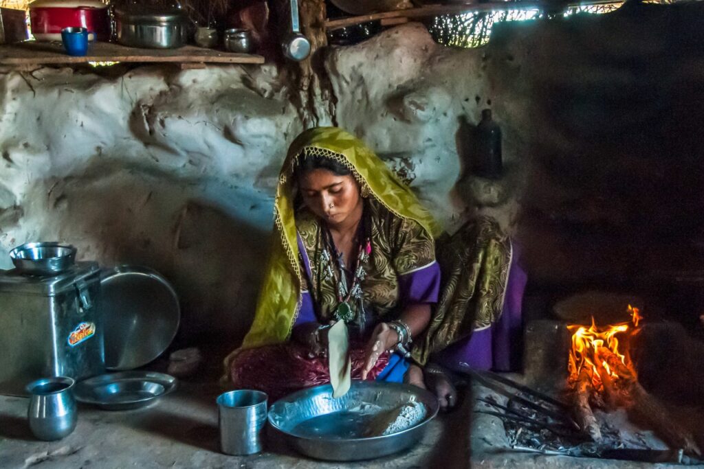 woman making rotis