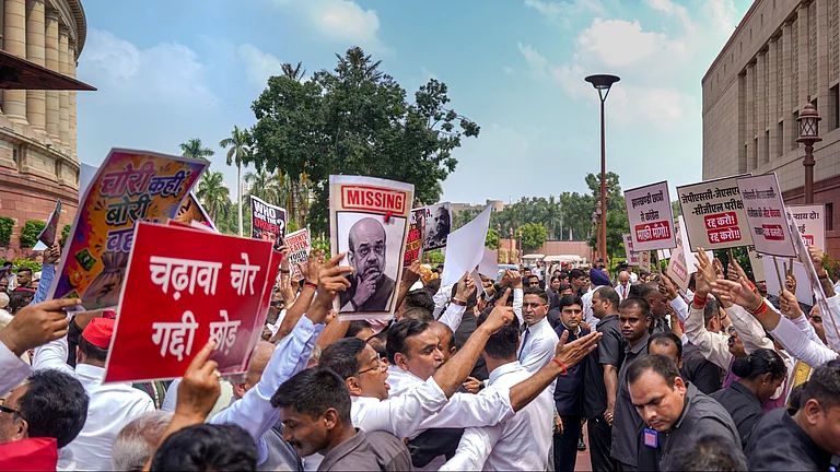 opposition protests Parliament