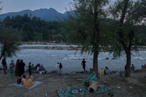 people cool off Kashmir