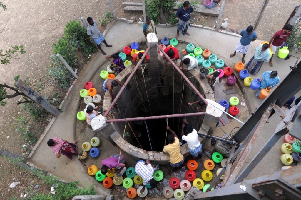 People-collect-water-well-plastic-pots-Chennai