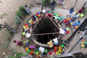 People-collect-water-well-plastic-pots-Chennai