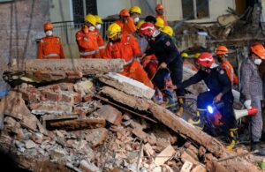 delhi-building-collapse